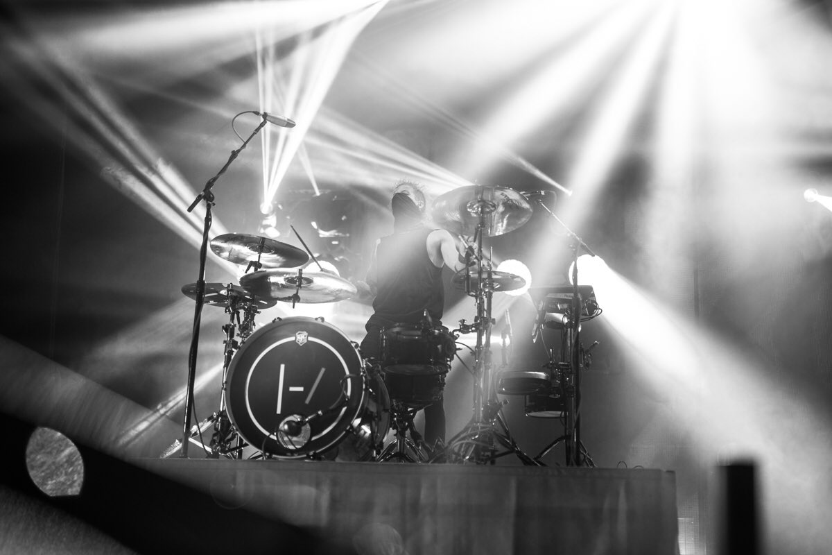 twentyonepilots's tweet photo. / øttawa #blurryfacetourcanada https://t.co/rZle0Y66zh
