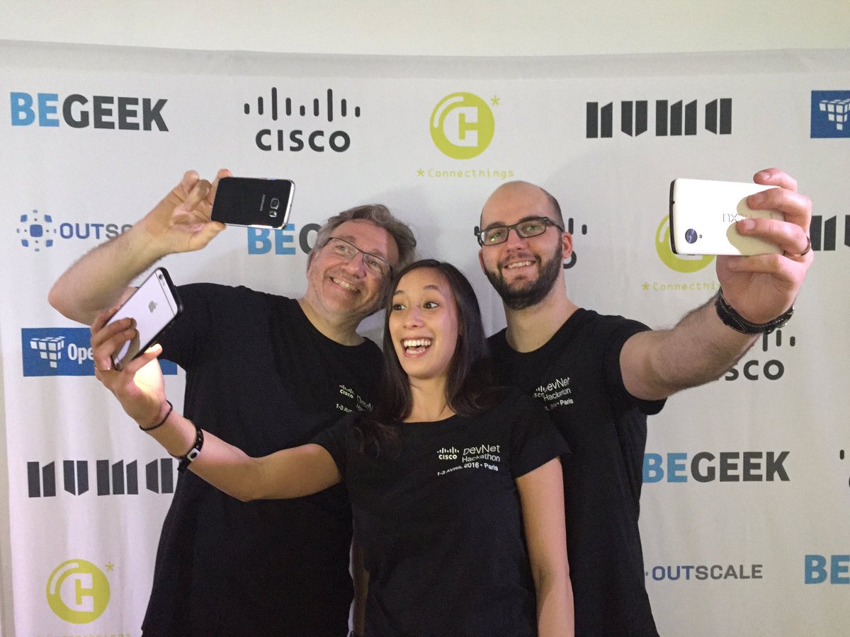 CarolanneCisse's tweet image. #TeamSelfie Challenge from @CiscoFrance 😜 #devnethackathon