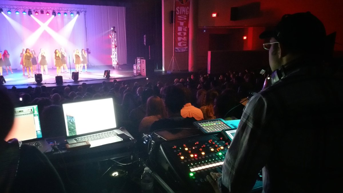 acappella_show's tweet photo. Watching one of the acappella engineering masters work his magic @SingStrong. #acappella #SingStrongDC https://t.co/8WiJ1umL0X