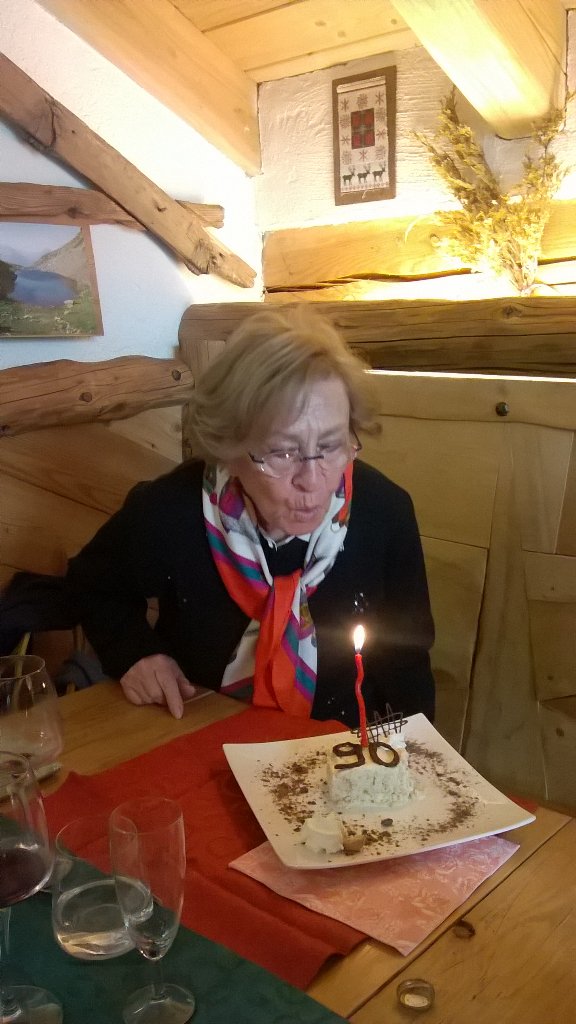 Alberto_Bethaz's tweet photo. E sono 90!!! Tanti auguri nonna Carla! #90Anni #1926ClasseDiFerro https://t.co/pxhpQ4IWST