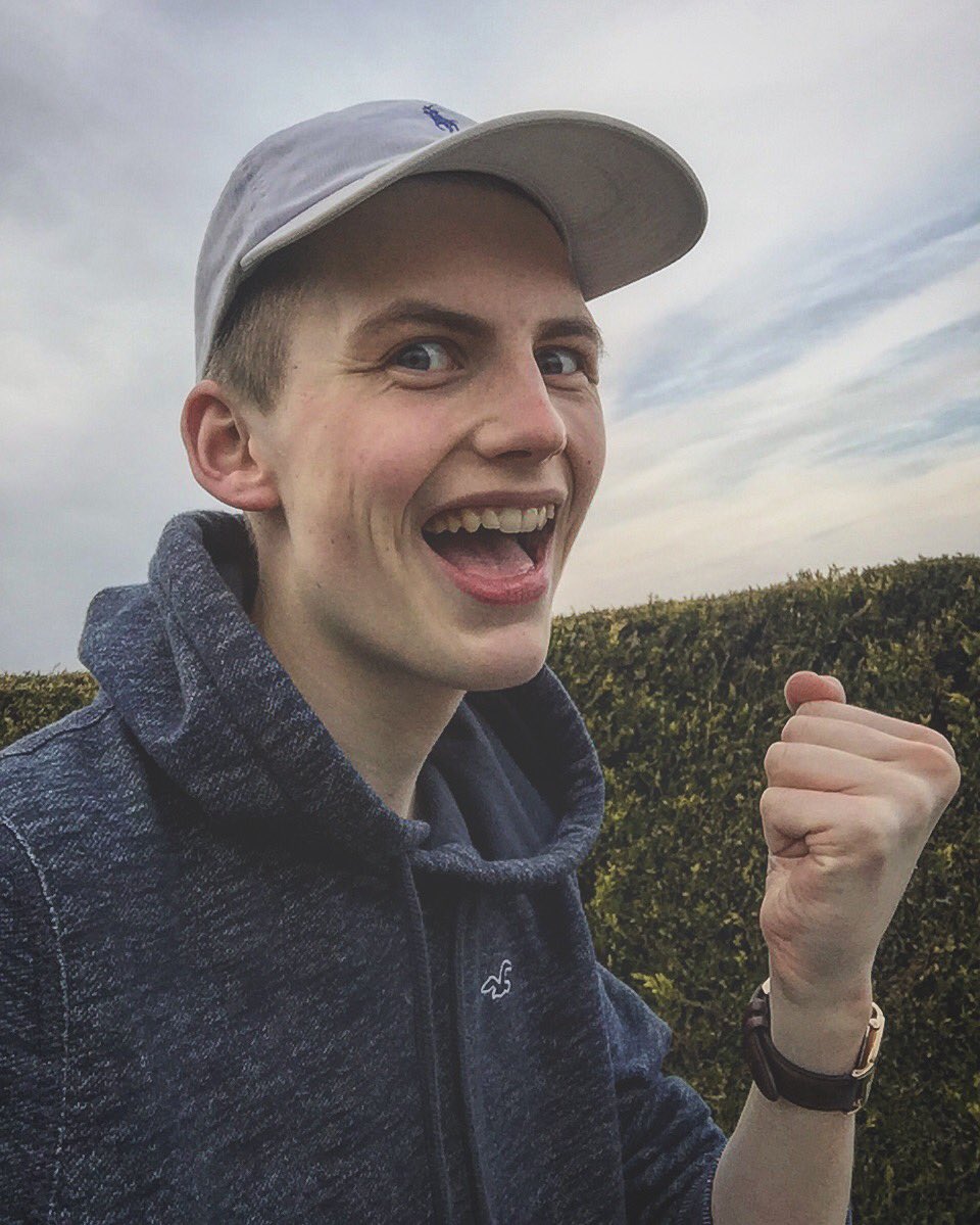 Tim_Videos's tweet image. On est 900k sur la chaîne, YES ! J'vous kiff bande de fous.
(Petit #RT pour fêter ça?)
🎉🎊