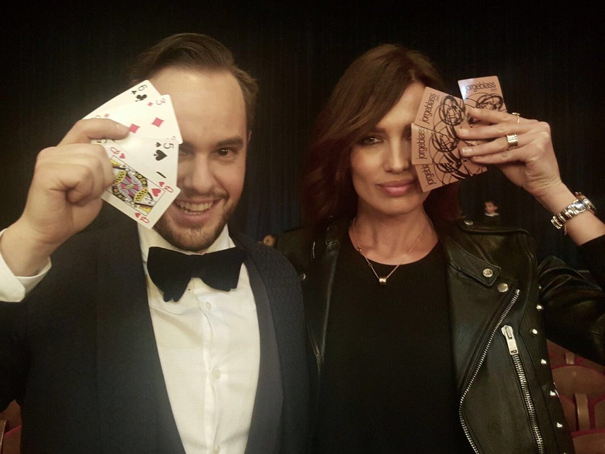 Nieves Alvarez (@officialnievesa) on Twitter photo El gran <a href="/jorgeblass/">Jorge Blass</a> ♠️♣️♥️♦️ ow.ly/10dlX0 siempre haciéndonos soñar... 💯% recomendado. #Teatro #Madrid El gran <a href="/jorgeblass/">Jorge Blass</a> ♠️♣️♥️♦️ ow.ly/10dlX0 siempre haciéndonos soñar... 💯% recomendado. #Teatro #Madrid