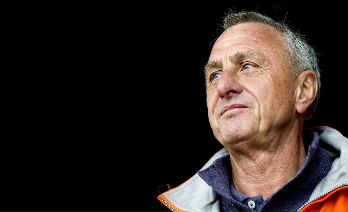 #ElClasico comienza con un HOMENAJE al #johancruiff ! Grande del futbol mundial #Betis 🌴🙌🏽🙌🏽🌴