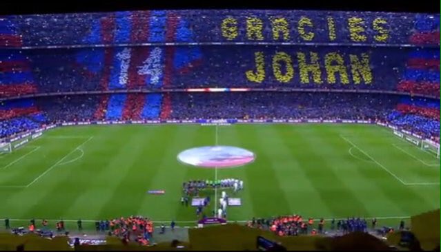 Geweldig eerbetoon aan #cruijff #GràciesJohan #ElClasico #barrea #kippenvel