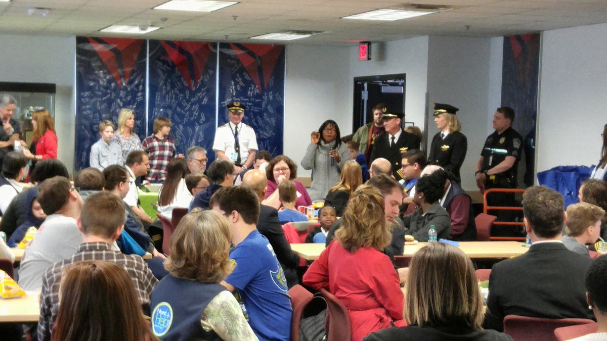 AutismMN's tweet image. Today 40 #Autism families participated in the #NavigatingAutism prog at @MSPairport. Thanks to @Delta for their help