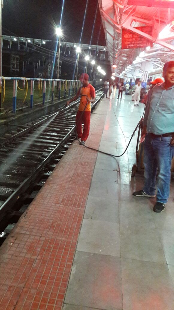 Cleaning work in night at NJP, a pride station for KIR Divn. We r always 24×7 in service of our esteemed passengers.