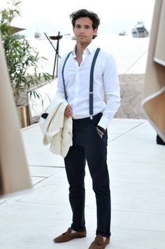 dapperDUBteam's tweet photo. suspenders in summer https://t.co/w61KcO1kfp #lookbooks #suits #menswear https://t.co/xJScshbOOG
