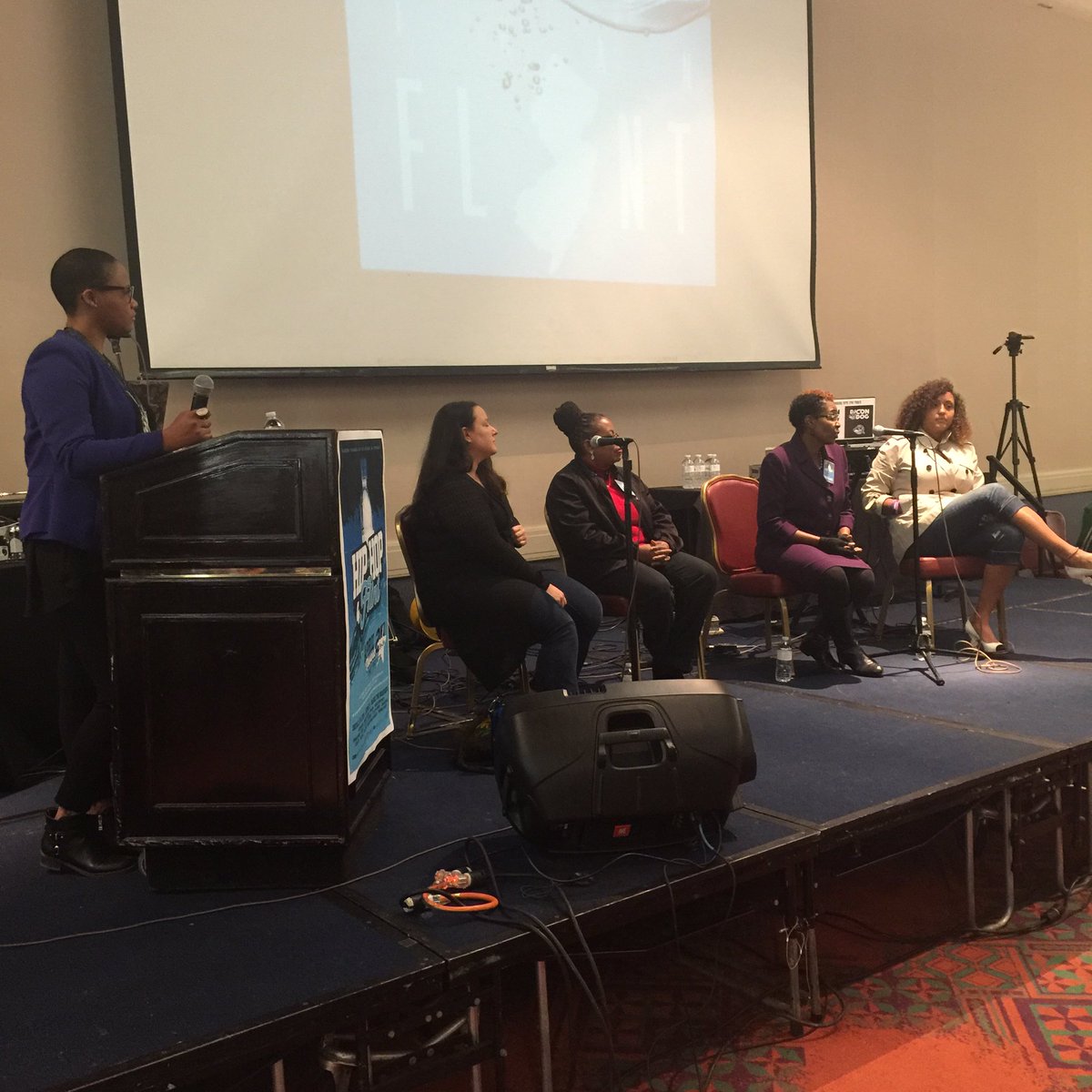 djjenius's tweet photo. @hiphop4flint panel going on right now https://t.co/GzUAz10L1b
