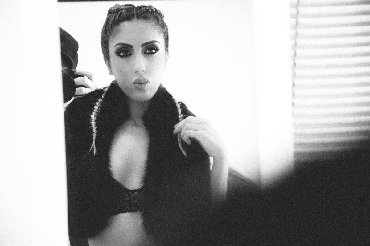 KCLockeFILMS's tweet photo. Studio vibes w/ my sister @OnlyMalia #onlymalia #video #photography #music https://t.co/14vzDXvgFf