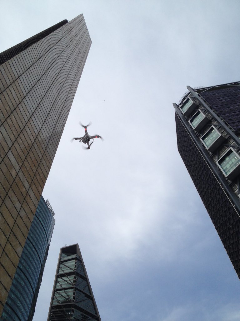 aidronix's tweet photo. Descubre como vuelan los #drones hoy en el famoso #FlyAndTell 1:00PM @CCDmx #GenuinoD2016 @HacedoresCom https://t.co/C2KNhKuIot