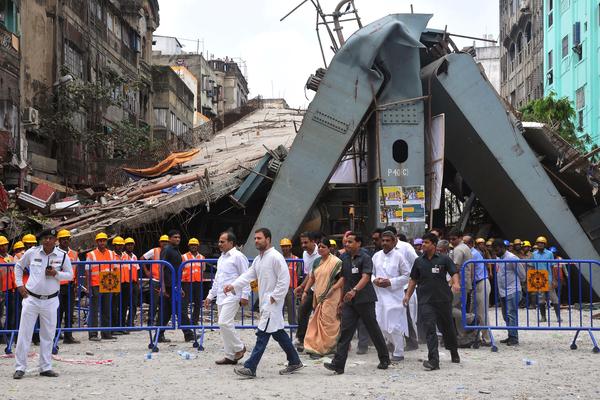 jenkers_en's tweet image. #Kolkata flyover collapse: #Mamata gave contract to #IVRCL, says BJP jenke.rs/Ud03Du