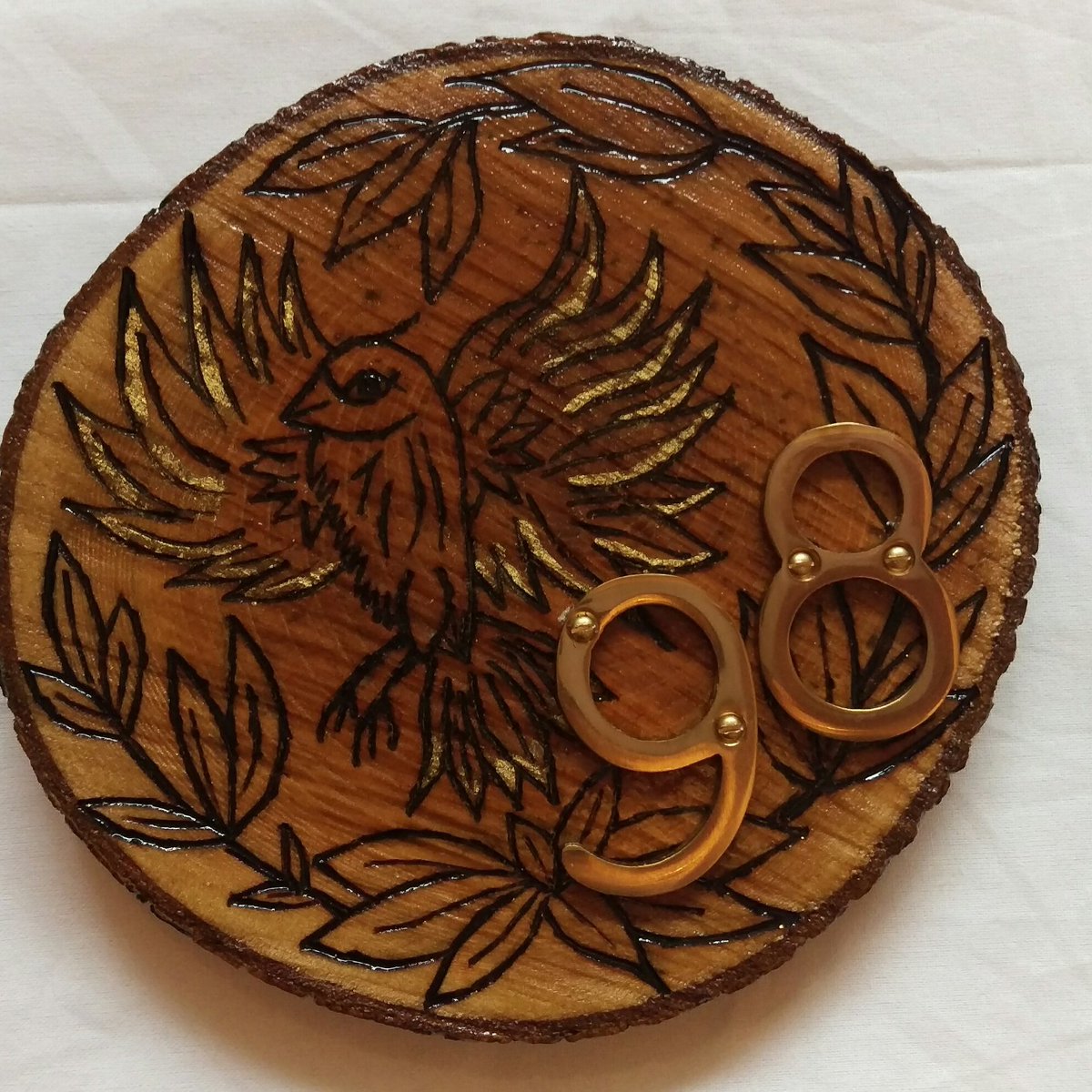 DesignsNest's tweet photo. Yea, finished my golden bird door plaque #offtonewhome £30 (exc P&amp;P) https://t.co/N47Hdrk8SC Tweet me if interested https://t.co/6e5VhhW4Pm