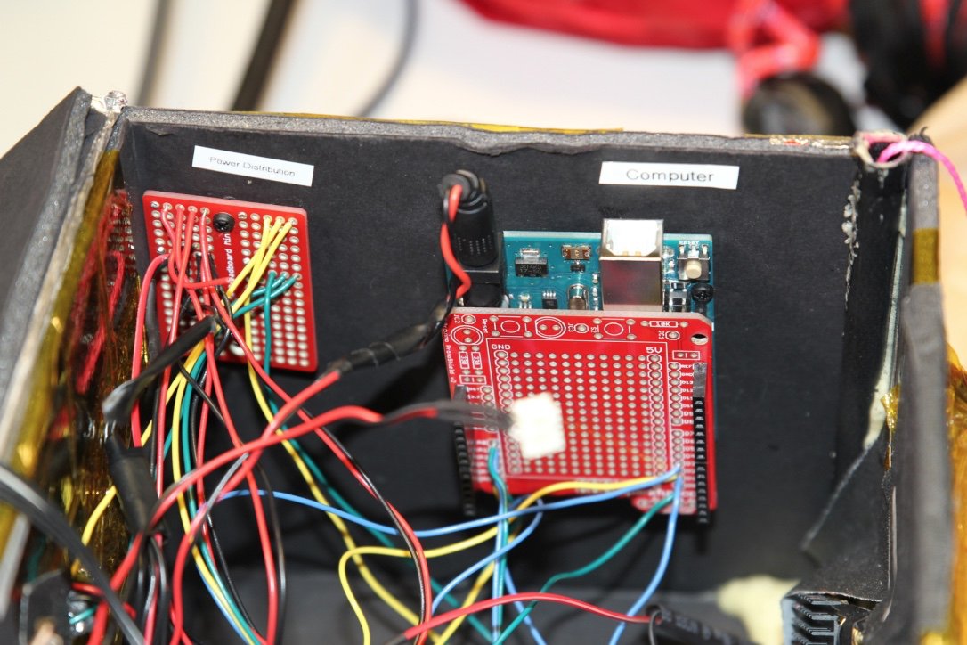 klreeve's tweet image. Girls 11 - 17 @Cachemakers put together a payload with arduino and sensors and flew it to 115k feet.  #MakeArduino
