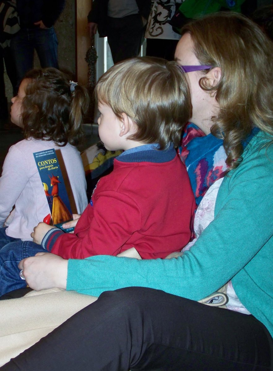 Celebramos o #DiaDoLibroInfantil contando #ContosParaDespoisDaChuvia #Compostela #Kalandraka18aniversario Grazas!