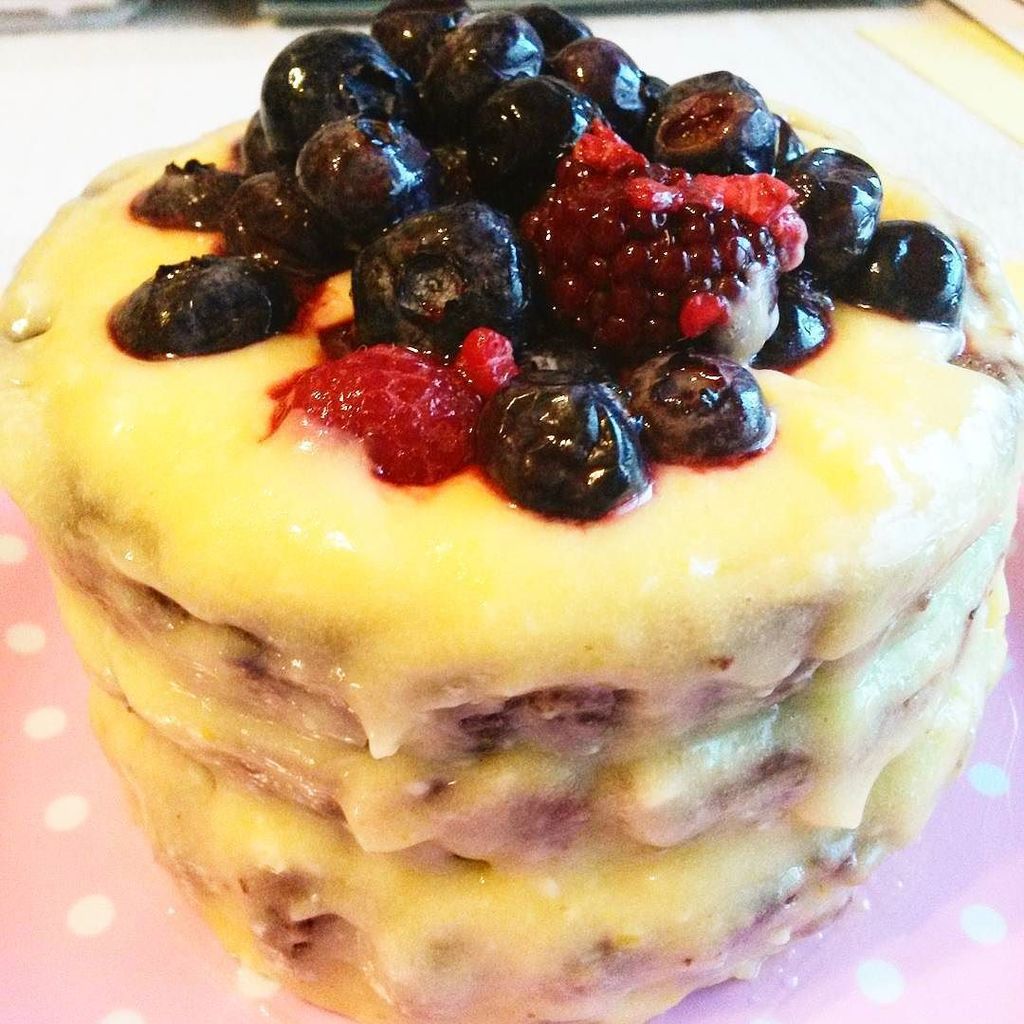 CarolinaEncala's tweet photo. Tarta de brownie, crema de limon y frutos rojos! 🍫🍋 No te la pierdas! 🍰🍴🍇
#cakestagram #foodie #cakestagram #cakear… https://t.co/adKu5CirJU