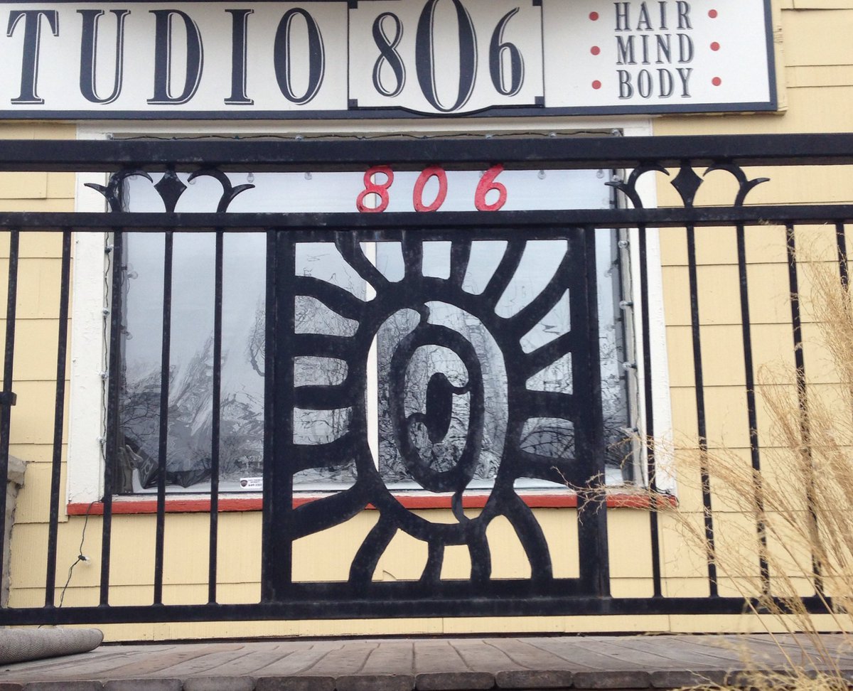 inspiredbuff's tweet photo. We walk by some cool things everyday...keep your eyes peeled. ๐ #buffalo #BFLO #buffalony #elmwoodvillage #studio806 https://t.co/V6lfgwVusb