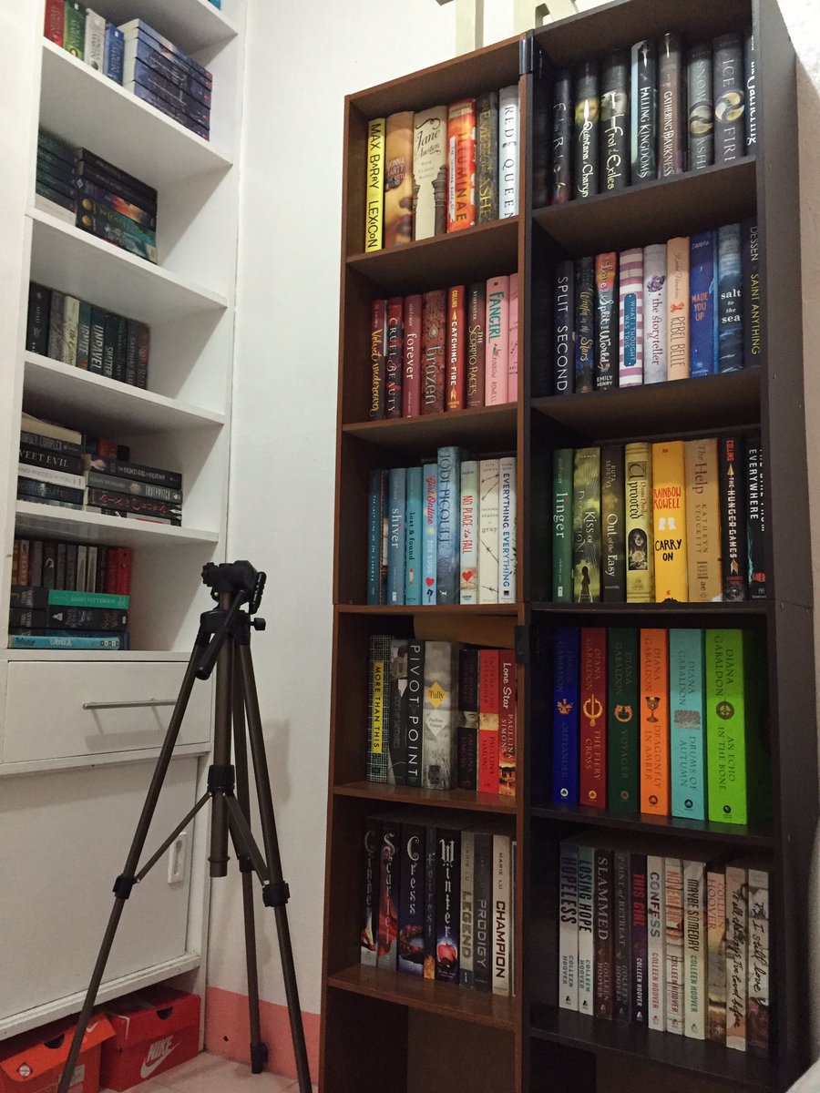 whatelread's tweet photo. I cleaned my shelf but it still looks messy to me https://t.co/fR7G24H8Qd