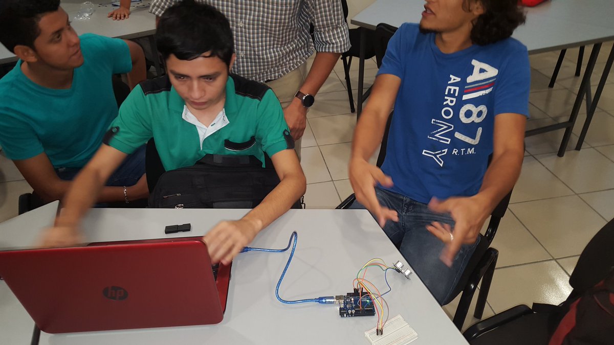 gecoffey's tweet image. #ArduinoD16 #GenuinoD2016 #arduinohonduras #genuinodayhn
