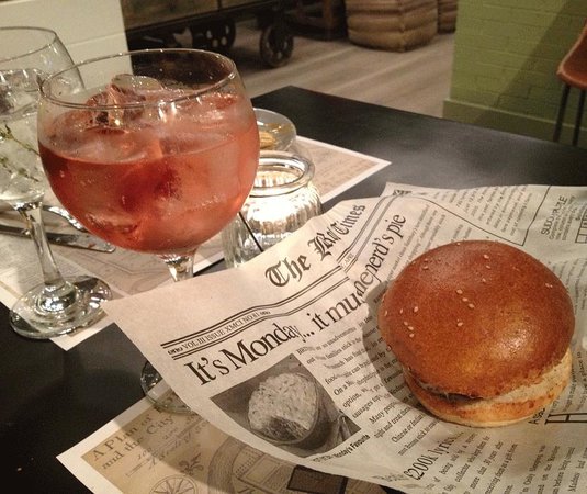 fatimafares's tweet photo. Cenas precedidas de historias y combinaciones única #gintable #lorecomiendo https://t.co/CASTGhq1b7