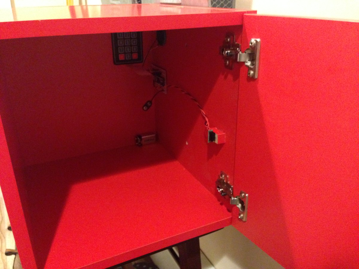 WiFiJT's tweet image. #ArduinoD16 Personal Alarmed Box By Hannah #geekforlife @adafruit Arduino micro,Adafruit permaproto,keypad etc