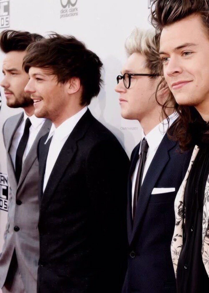 1DHQDaily's tweet photo. GO DIRECTIONERS GO

#BestFanArmy #Directioners #iHeartAwards https://t.co/9hcGO4wuOe