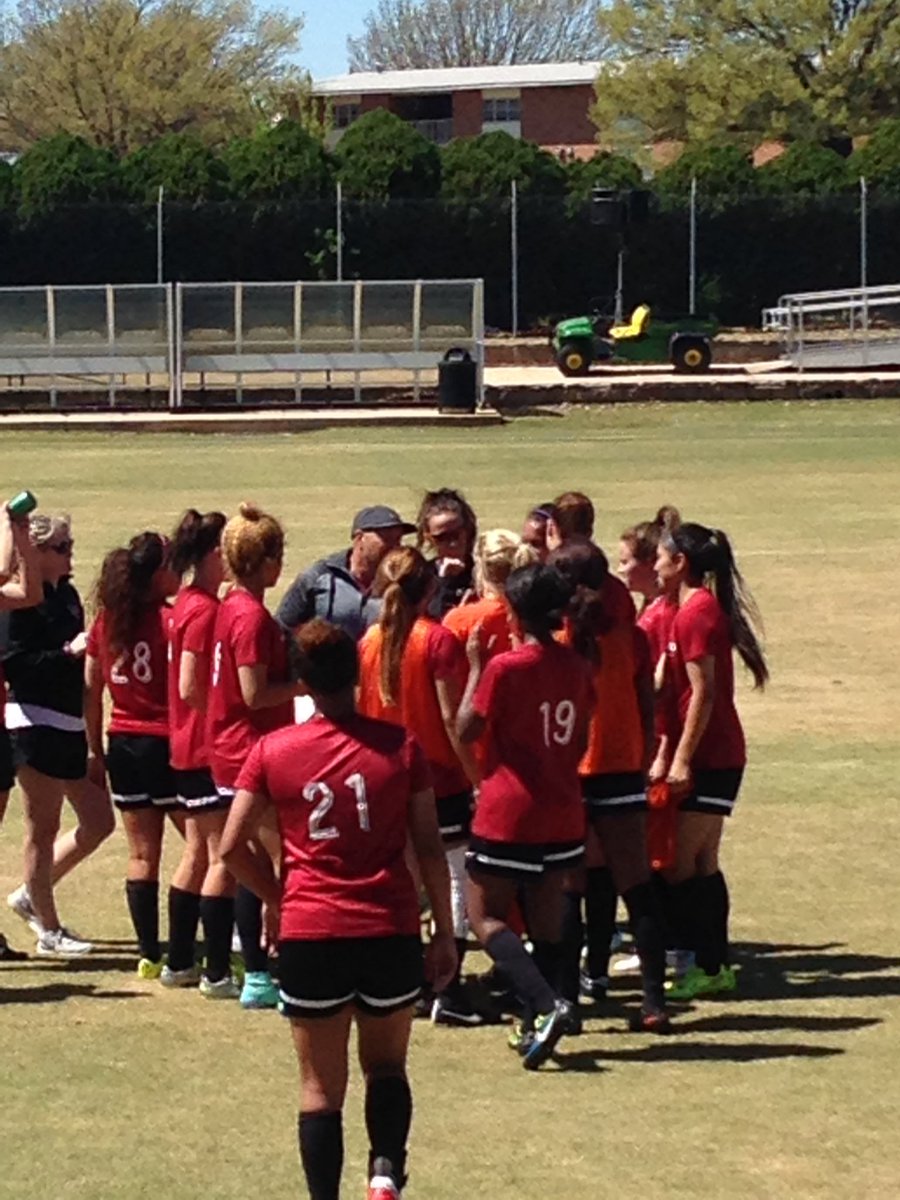 katmorr22's tweet photo. Great day for soccer.. @courtneyyloves @DonnaMorriss1 #lookatthosecalves https://t.co/6xFspUnFzM