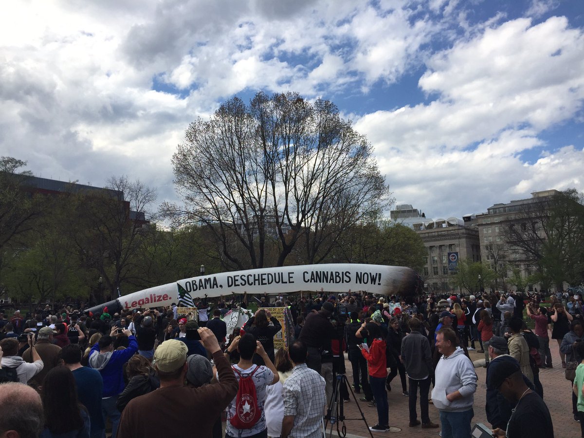 CannaGeekDabs's tweet photo. #Reschedule420 🙌 #FreedomFighters #tuffysfight #stonedstill #terpboys #phillydabbers #shatterday https://t.co/JZrNu8HaFL