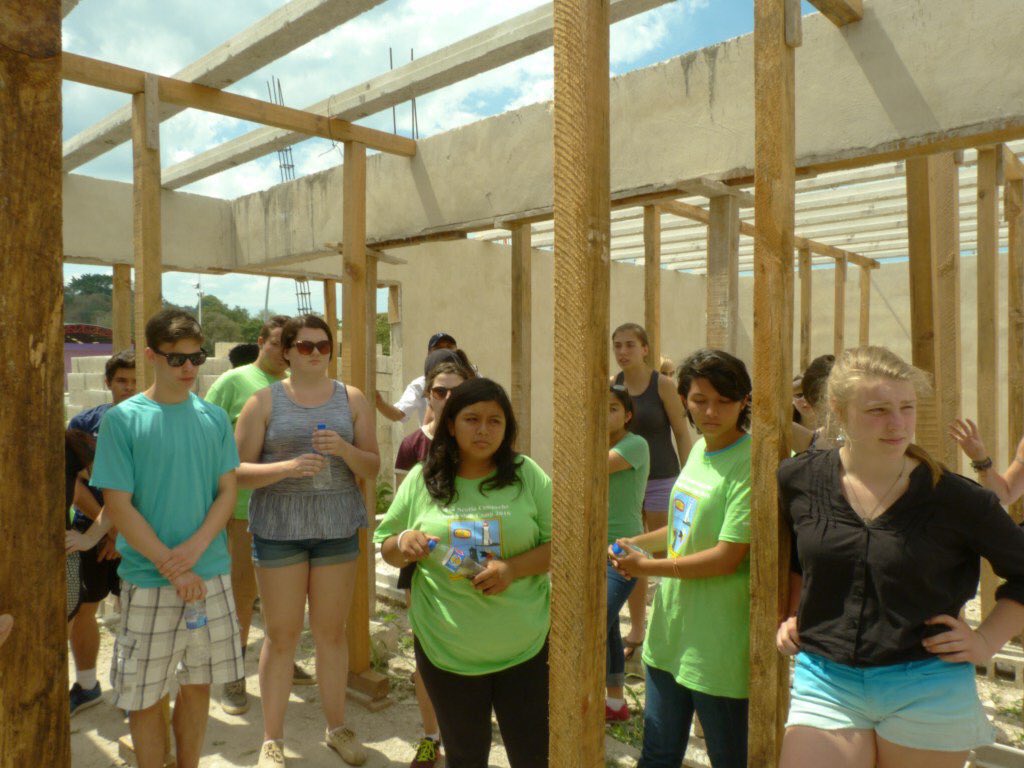 NuestraGenteCam's tweet photo. Campamento de liderazgo Campeche UAC-Nueva Escocia,  visita construcción de @AmancCampeche https://t.co/Y88HOt812O… https://t.co/WCzUKB5V7l