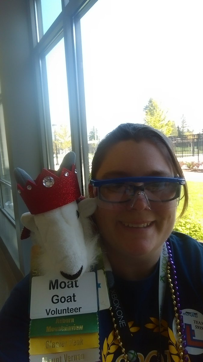 OzsomeRobotics's tweet photo. Spending some time with Most Goat before lunch! @first_wa #omgrobots #MoatGoat https://t.co/CrMvihKAYG