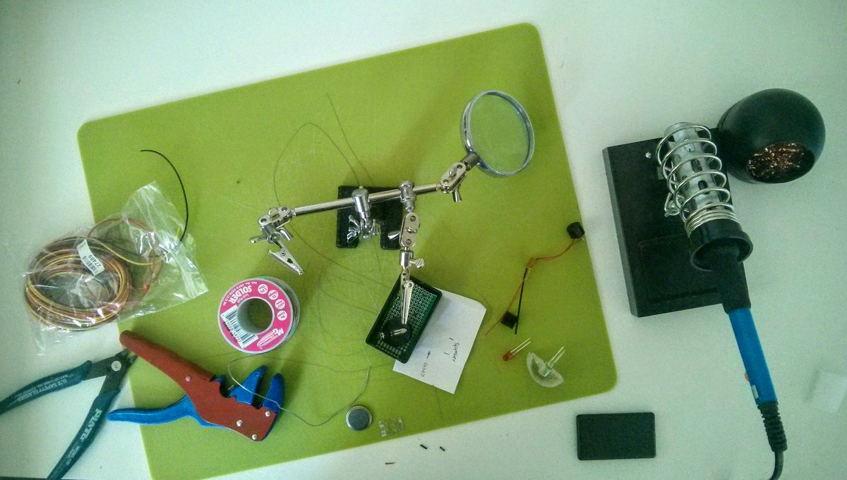 fbrnc's tweet image. Happy Arduino Day, everybody! You've never played with electronics? Try it! It's so much fun. #ArduinoD16