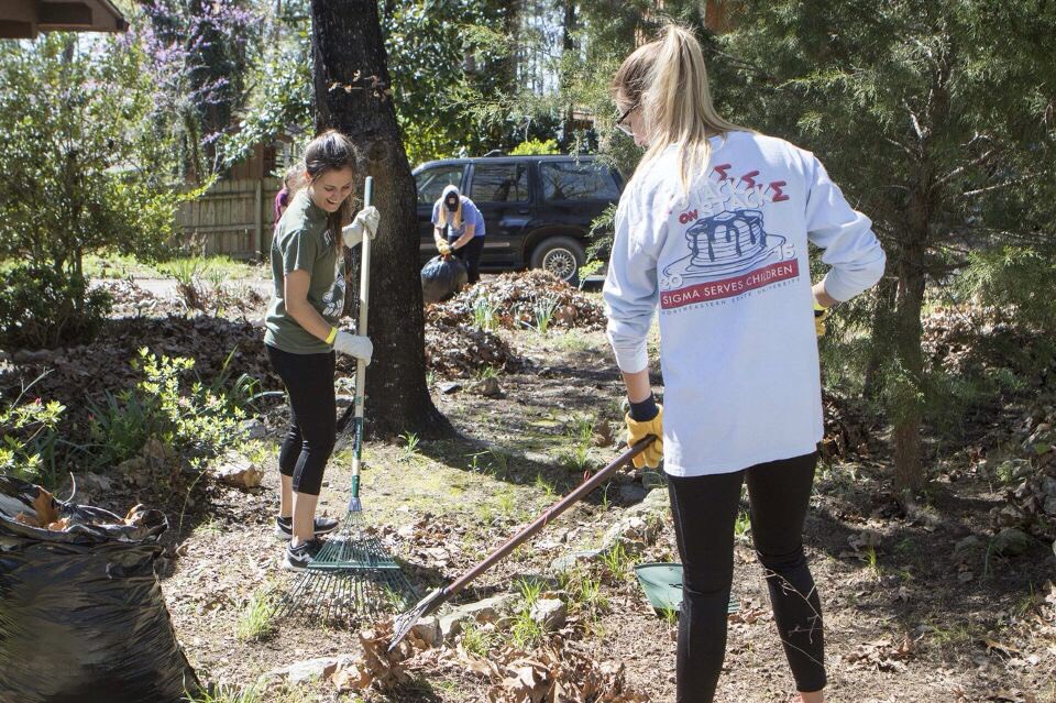 TriSigmaAI_NSU's tweet photo. What an awesome day of service 💜 #TeamNSU #NSUBigEvent #ΣΣΣ https://t.co/0bxwIXW30J