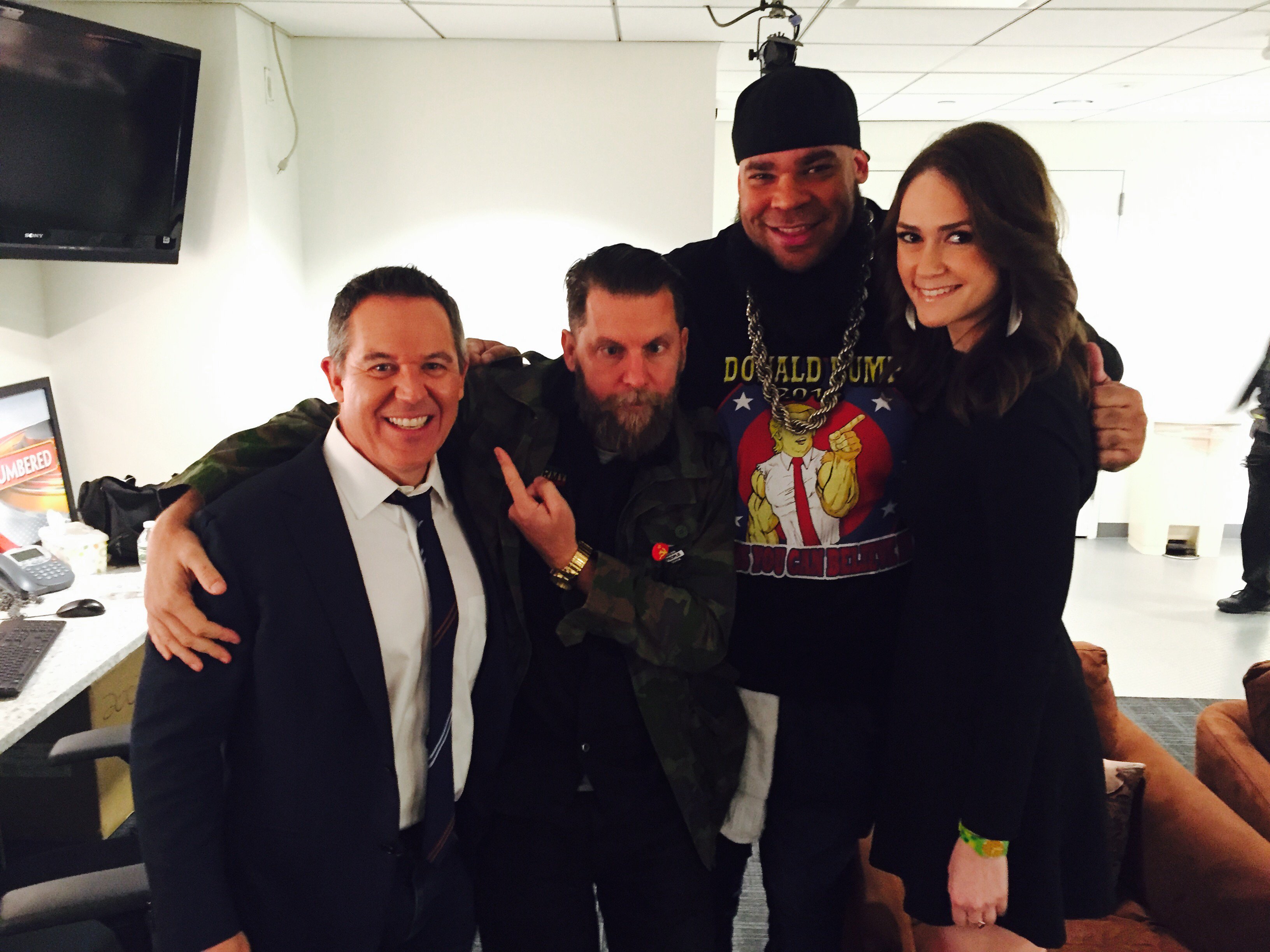 Jessica Tarlov على X: "#Gutfeld @ 10pm tonight. These guys are ridiculously funny. JoNo & Kat are too, obviously. @FoxNews @GregGutfeldShow https://t.co/PoJUMRMp" / X