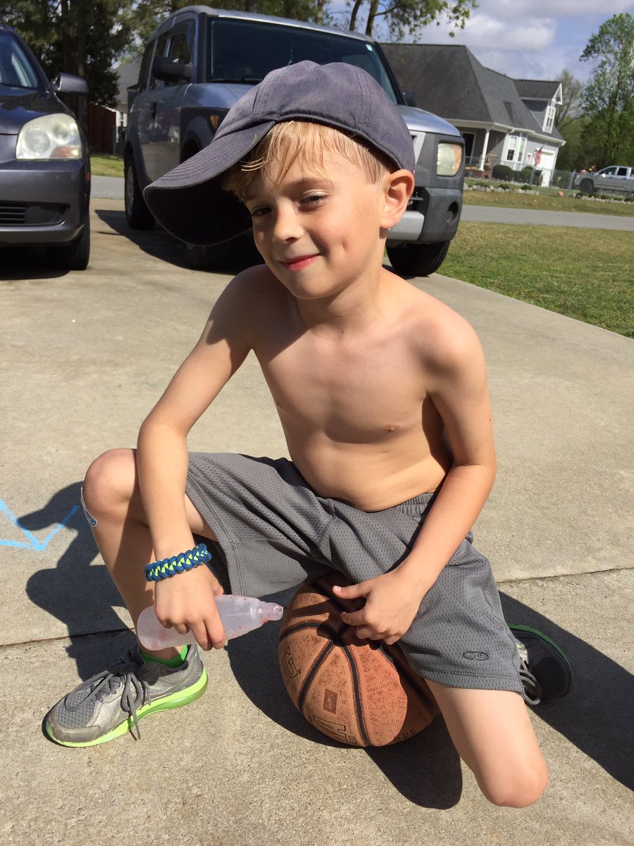 mwwhittle's tweet photo. Anybody looking for a #kidmodel this #summer!? #balla #makemamarich #dadlife #parenting #fatherhood #LookingGood https://t.co/S1JYZUPGjM