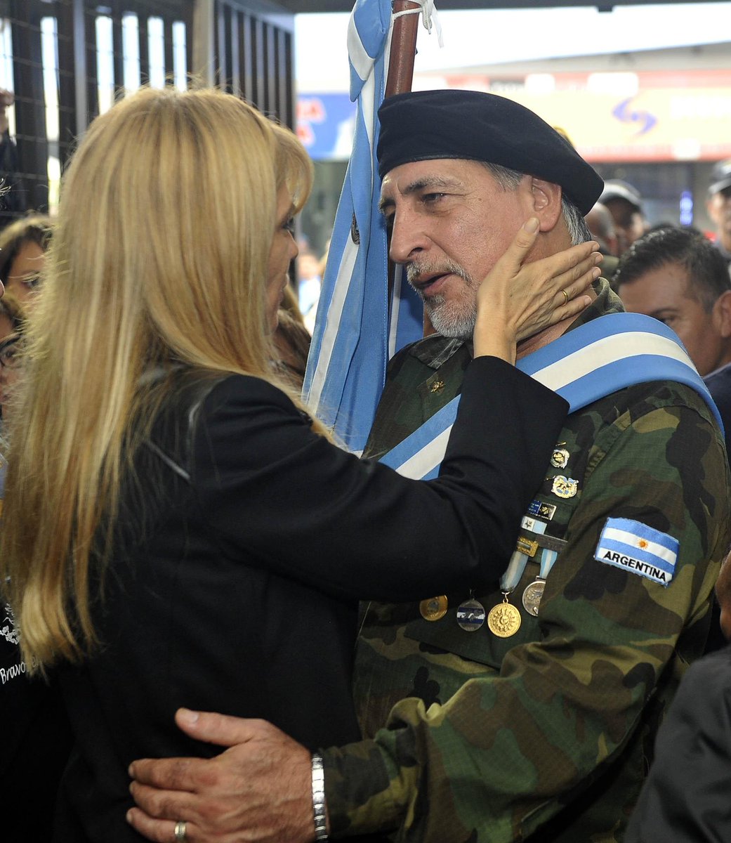 La_Matanza's tweet photo. Conmovedor desfile de los veteranos de guerra de #Malvinas de @La_Matanza en #LaTablada. #MalvinasArgentinas https://t.co/VcjBADXYG3