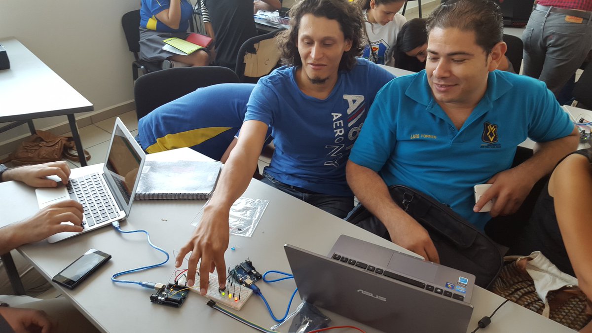 gecoffey's tweet image. #ArduinoD16 #GenuinoD2016 #arduinohonduras This Amazing,  esto es increíble