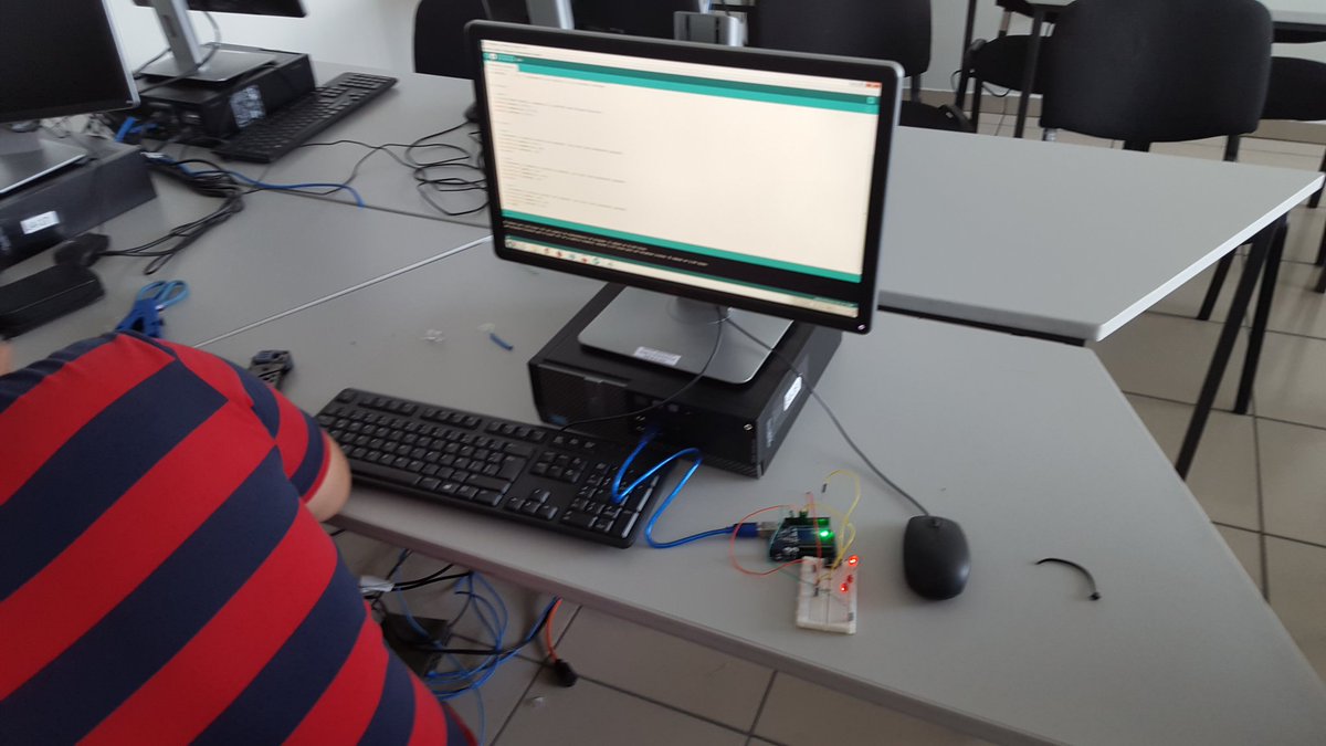 gecoffey's tweet image. #ArduinoD16 #GenuinoD2016 #arduinohonduras This Amazing,  esto es increíble