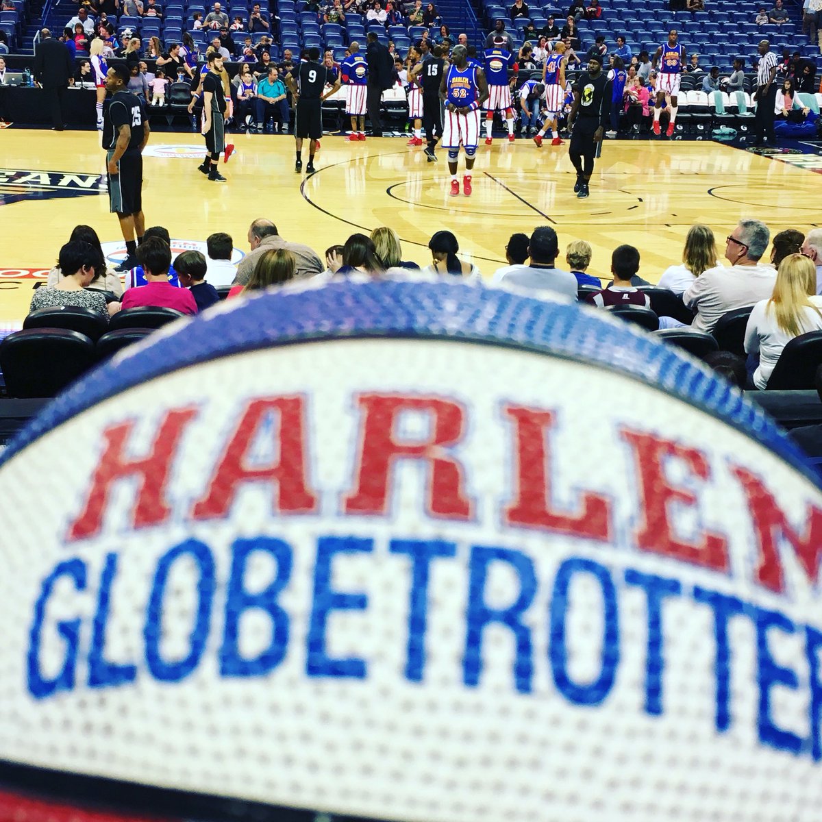 TiffsDeals's tweet photo. Fun times watching #HarlemGlobetrotters at @SmoothieKingCtr in #Nola - second show at 7 pm! #lotsolaughs @Globies https://t.co/ShQPk03xAL