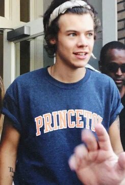 lwtyleshome's tweet photo. Tuit de apreciación Harry con bandanas

GO DIRECTIONERS GO
#BestFanArmy #Directioners #iHeartAwards https://t.co/5t24e86kPx