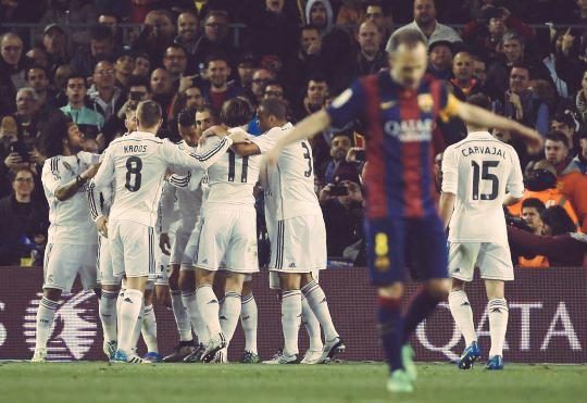 mateusplay2's tweet photo. "Unos dicen ser los mejores, otros lo demuestran"

REAL MADRID 2 - 1 FC BARCELONA #Elclasico https://t.co/yetASJY56x