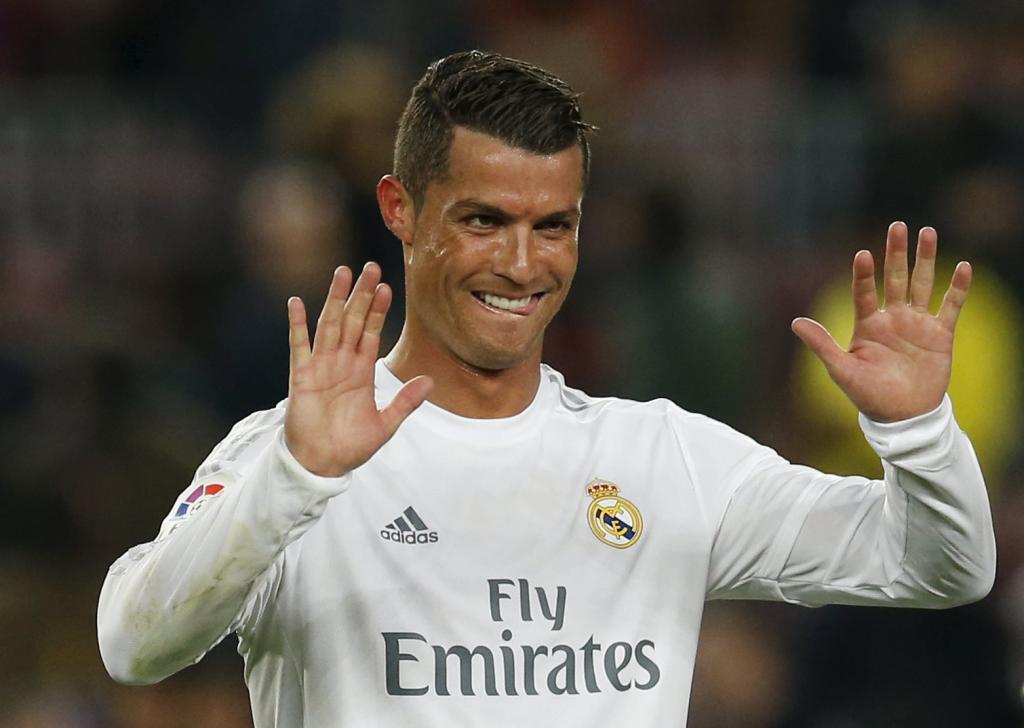 marca's tweet photo. "¡Menudo homenaje se pegó el Madrid!" https://t.co/Nz5CvENtl8 @juanma_rguez  'Al primer palo' https://t.co/jsqXkBgy18