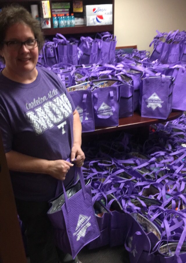 LathesTowns's tweet photo. @TarletonParents supporting their students university journey! #TarletonSupport #TarletonCivility https://t.co/CZ5YC1PLu8