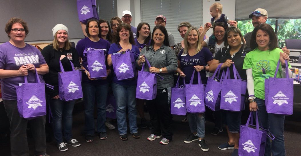 LathesTowns's tweet photo. @TarletonParents supporting their students university journey! #TarletonSupport #TarletonCivility https://t.co/CZ5YC1PLu8