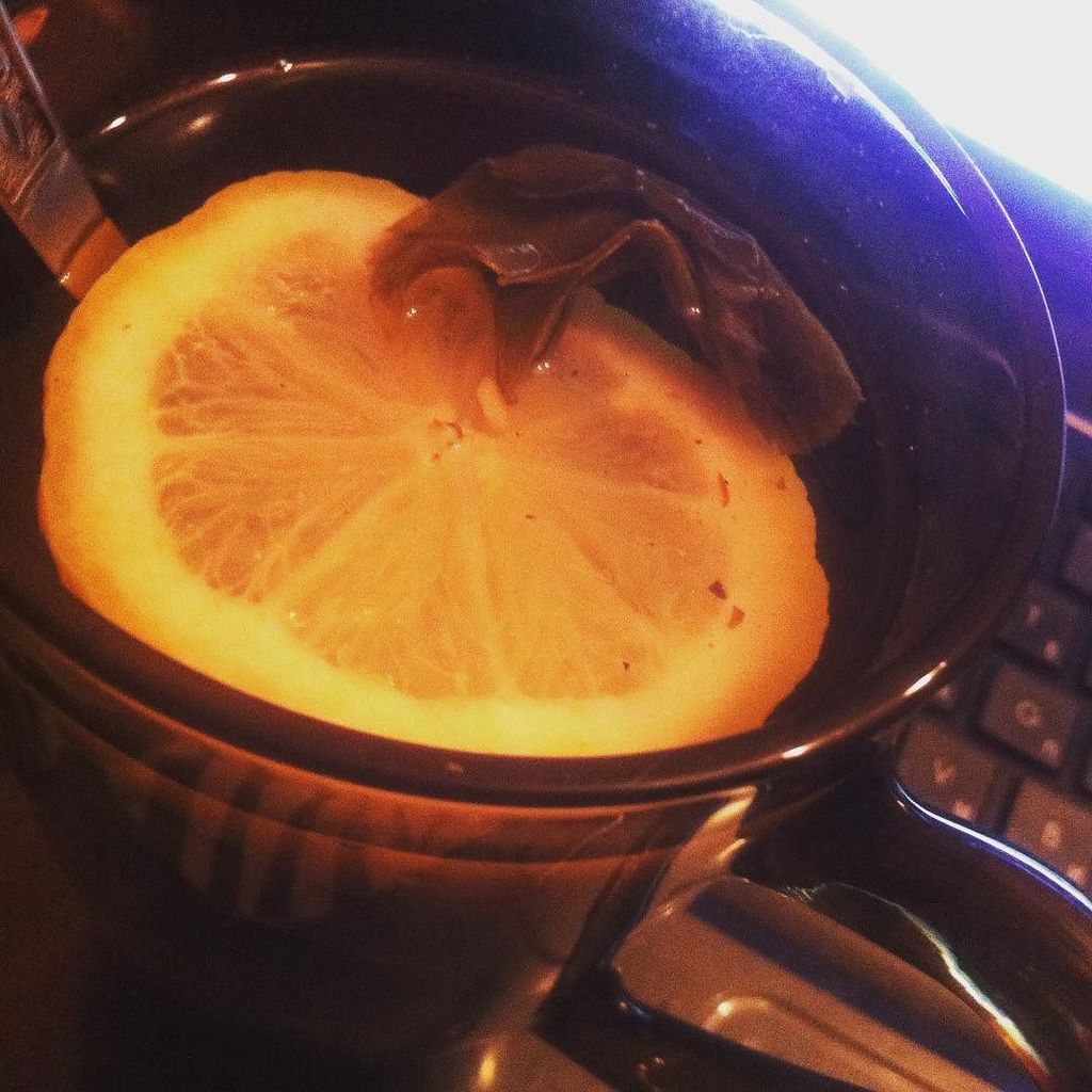 Зеленый чай с лимоном) нет ни чего лучше перед сном))) #последнийвыходной#пораспать😴😴😴 #чайслимоном🍋