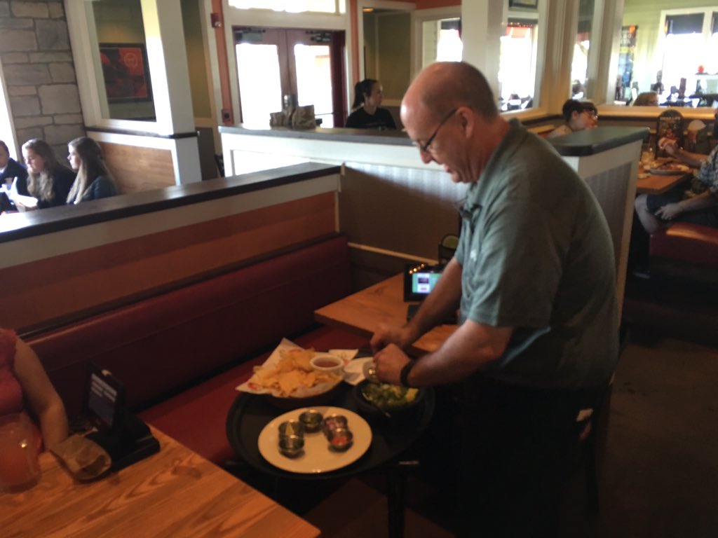 kydd_chris's tweet photo. Today's table guac challenge! Go team chris😜@Fernando_Vega9 @vigus_amy @ken_motley https://t.co/bAmFEnJGLo
