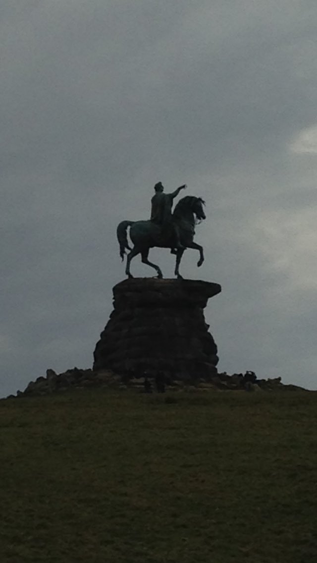 Vikksen's tweet photo. Race starts at the #copperstatue #windsorduathlon https://t.co/ajxp9pulsY