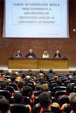 112cmadrid's tweet photo. ¡Muuuucho ánimo! 👍 aspirantes/voluntarios de #ProtecciónCivil en el curso @ComunidadMadrid https://t.co/66AgA1Jdkl https://t.co/YzqfUfaeei