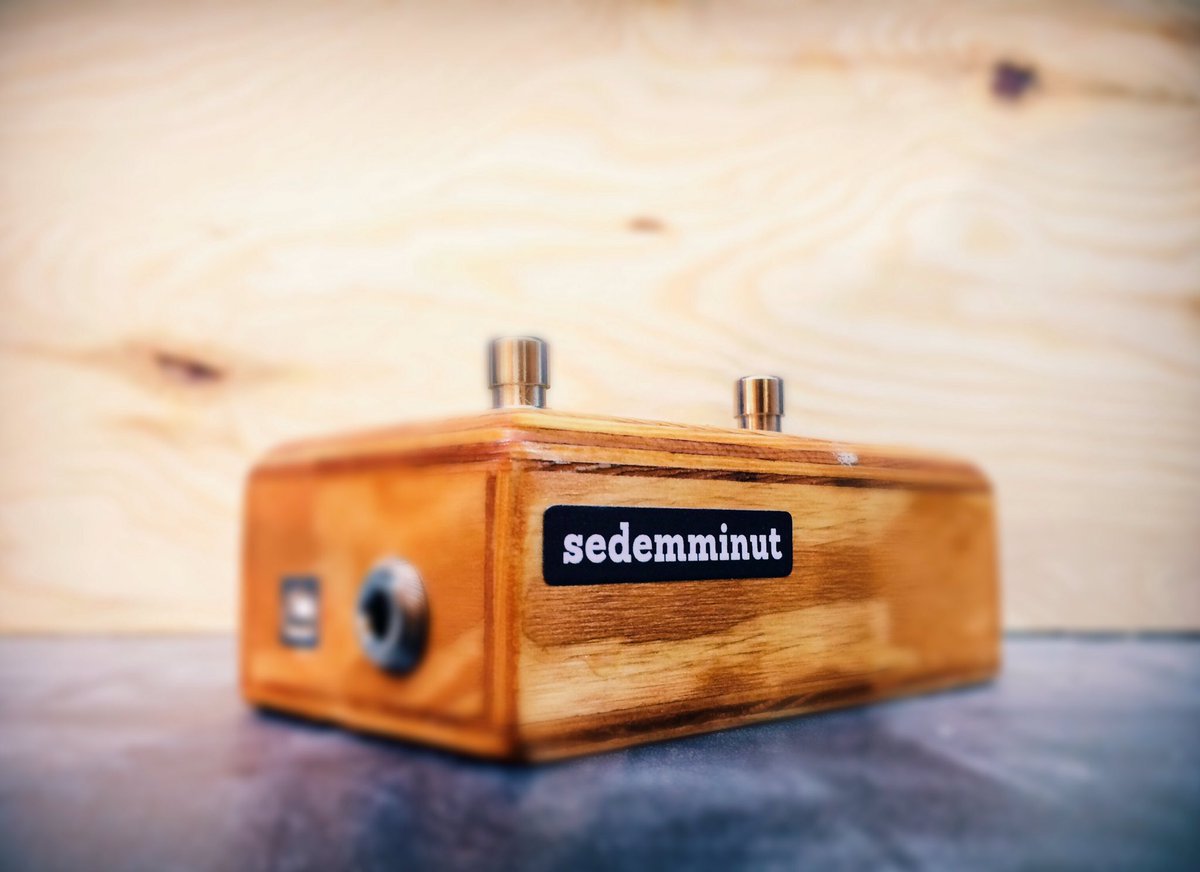 sedemminut's tweet photo. USB Midi footswitch #custommade #custom #midi #footswitch #usb #abletonlive #traktordj https://t.co/m3dd6BxaHm https://t.co/JsNSW3BDTX