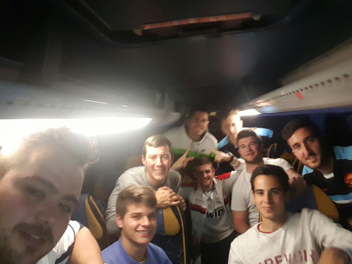 SinapsisdeLuque's tweet photo. Nuestros valientes volviendo de Belmez tras el partido. Gracias al equipo rival por ponernos el partido a esa hora https://t.co/fg6xoxJv6L