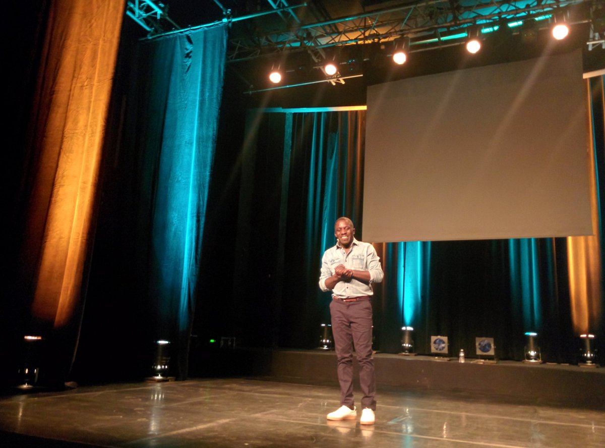Ce soir, j ai vu le spectacle de <a href="/Kody_standup/">Kody Kim</a>  "À Vendre " 
Si ce n est déjà fait ... Courez le voir !