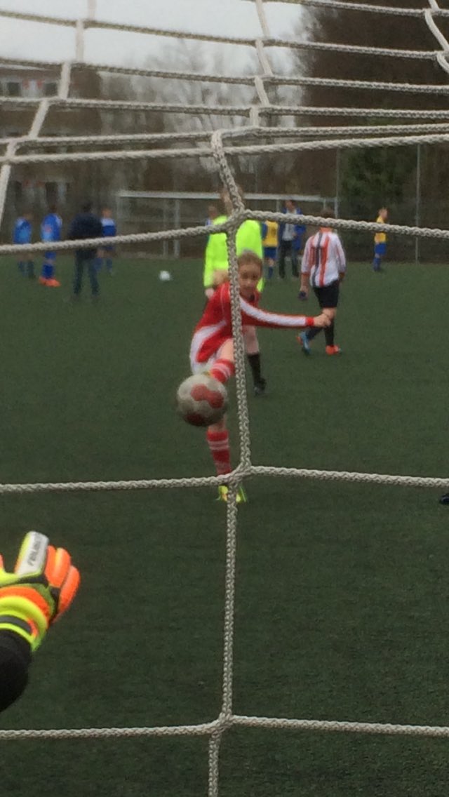 ACJHCUIPJE's tweet photo. Vandaag een mooie overwinning #unitas59 E14 op Wilhelmina Boys E7 #trots #blij #mijnmeisje go Amber !!!! ⚽️ https://t.co/llG4b5VbQx